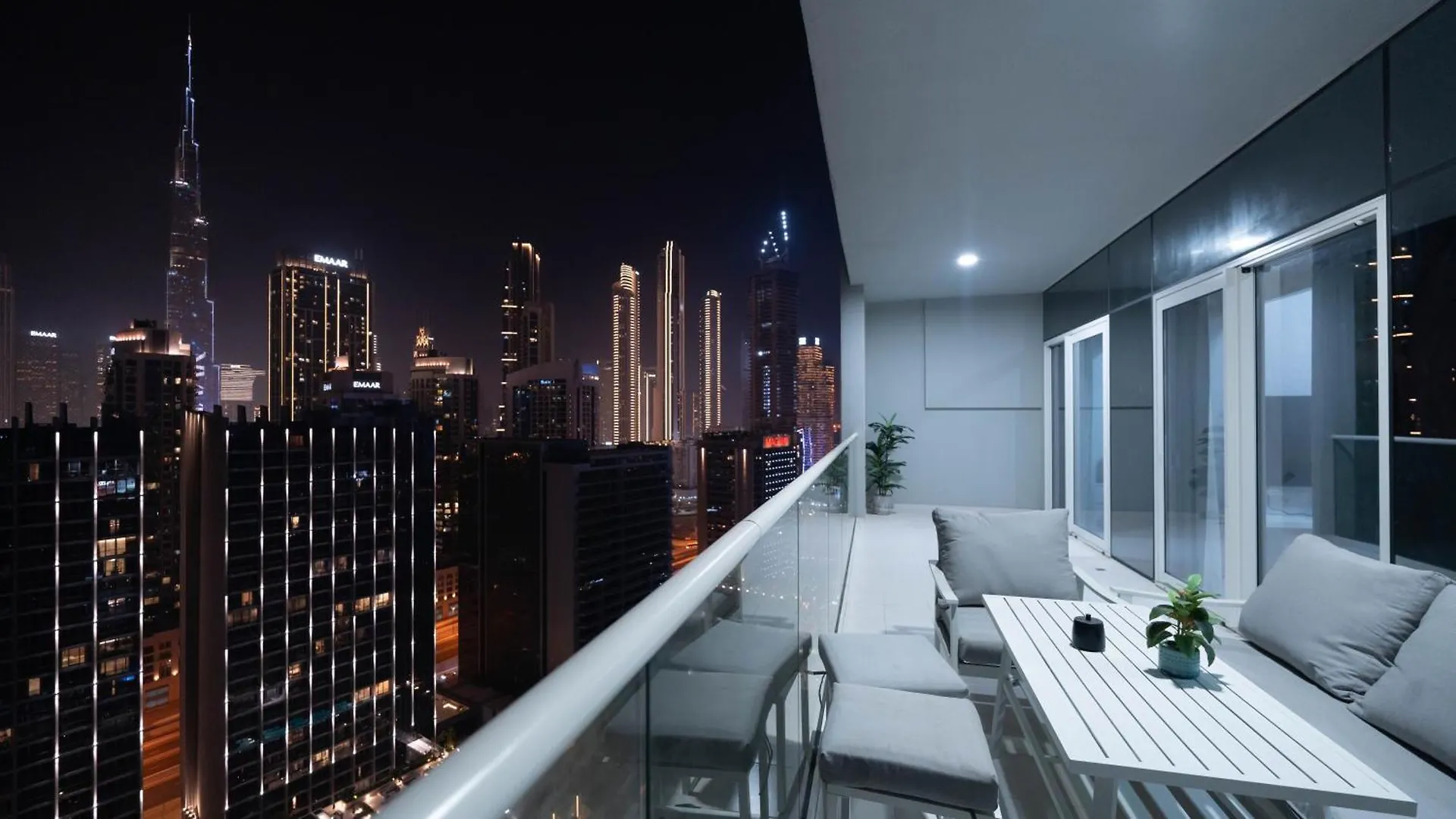 Luxury 2Br Apartment With Burj View Gym & Pool Ντουμπάι