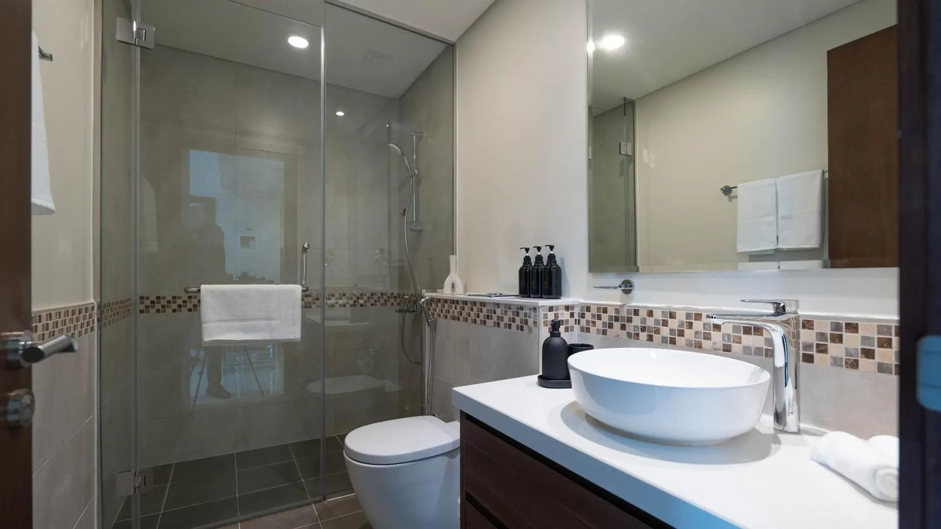 Luxury 2Br Apartment With Burj View Gym & Pool Ντουμπάι