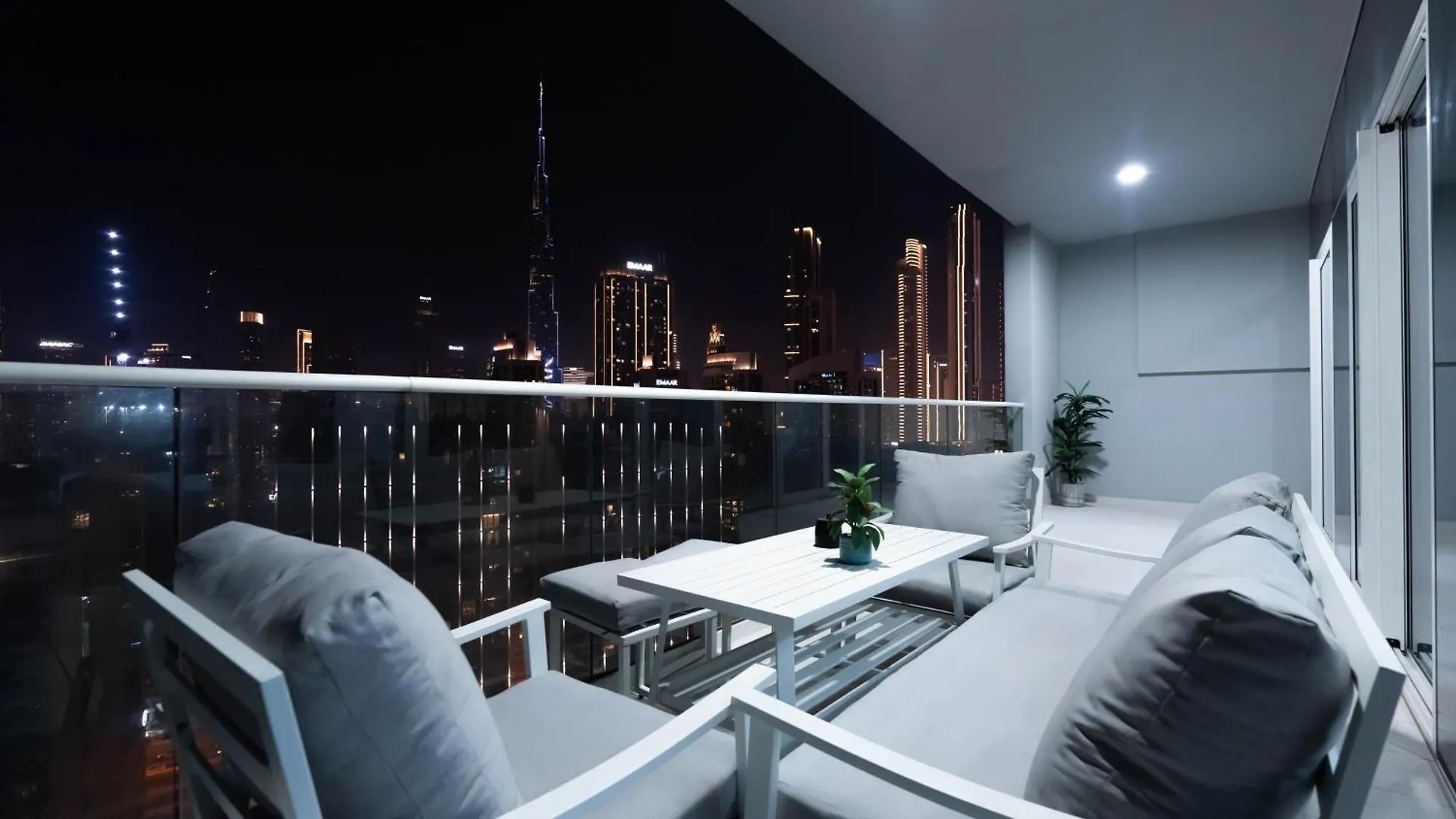 Luxury 2Br Apartment With Burj View Gym & Pool Ντουμπάι