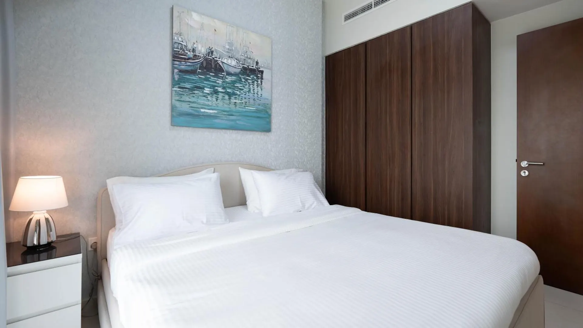 Luxury 2Br Apartment With Burj View Gym & Pool Dubai