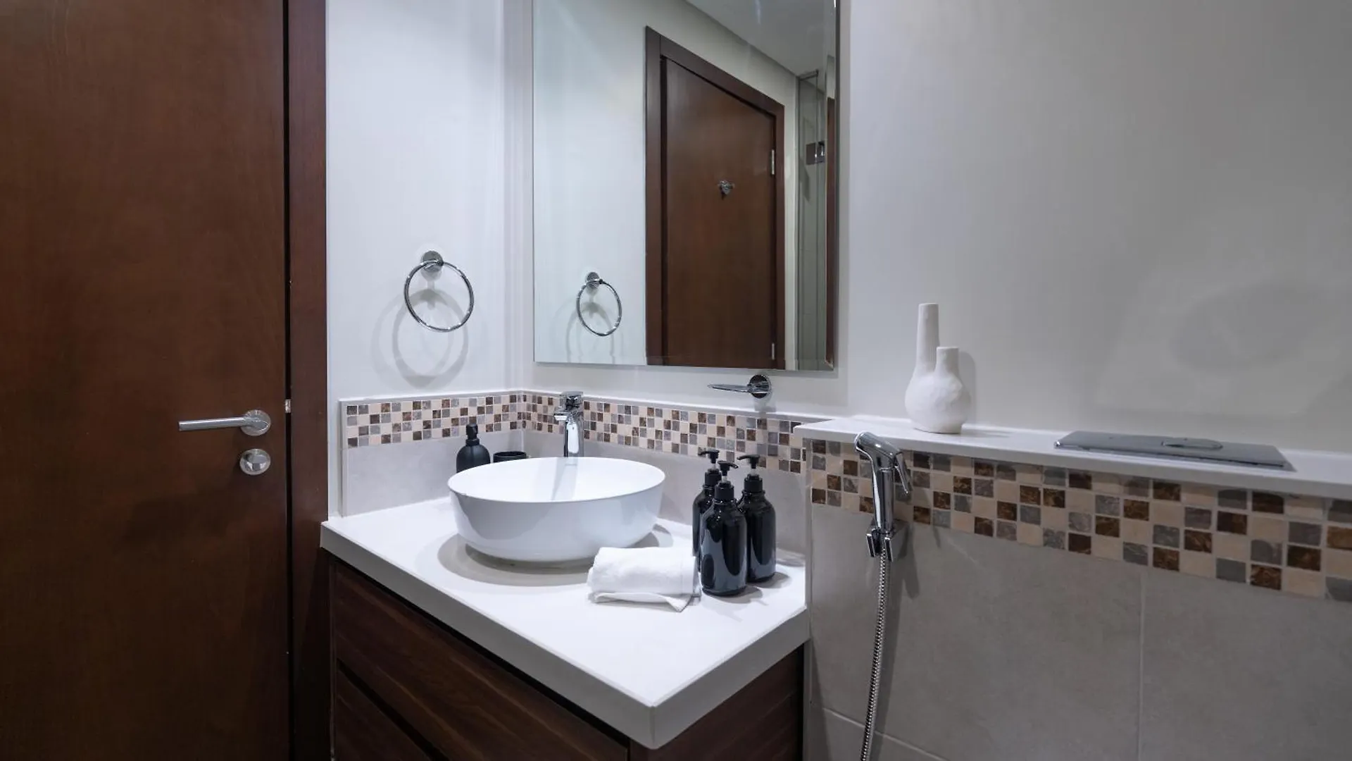 Luxury 2Br Apartment With Burj View Gym & Pool Dubai