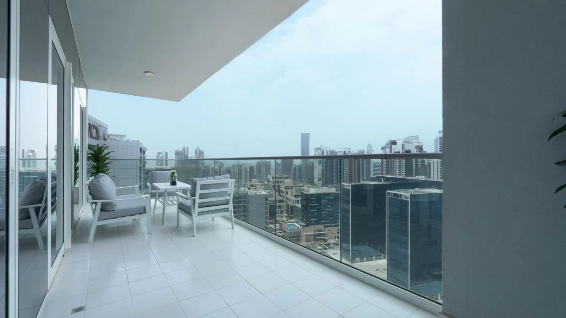 Luxury 2Br Apartment With Burj View Gym & Pool Dubai