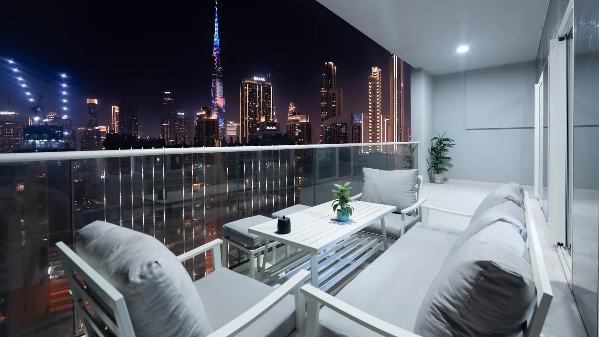 Luxury 2Br Apartment With Burj View Gym & Pool Dubai
